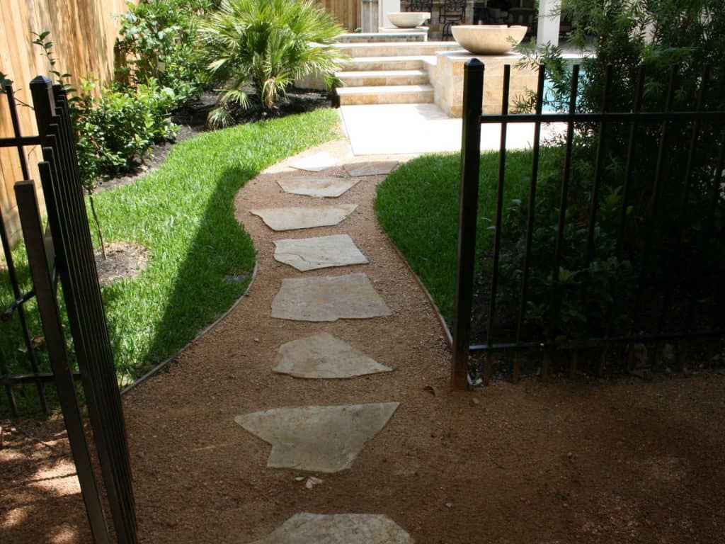 Lanscape Pathway Installed using Composite Edging, Flagstone Stepping Stones and Crushed Granite
