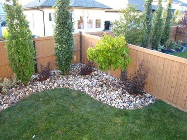 Landscape Garden Bed installed using Edging and Landscape Rock